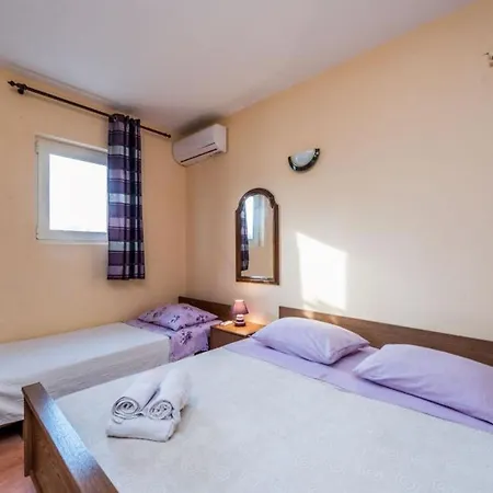 Appartement Ferienwohnung In Privlaka Mit Terrasse, Garten Und Grill